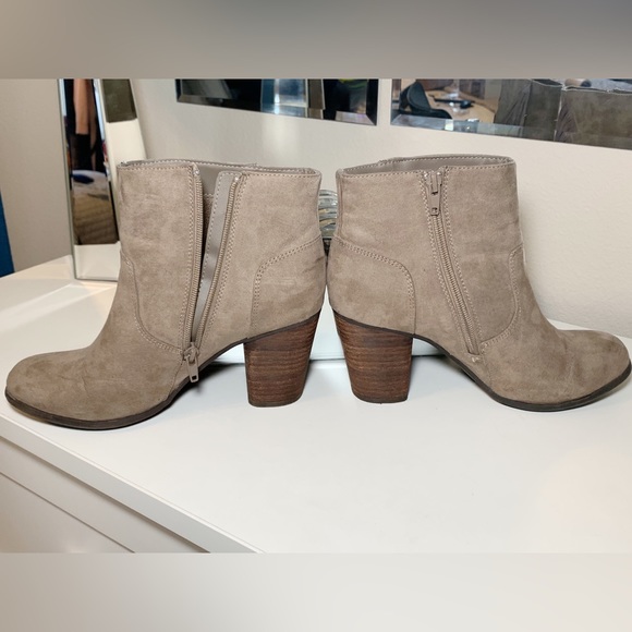 Madden Girl (size 8) Taupe Fringe Booties with Heels - Picture 11 of 16